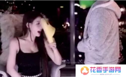 米娜介绍美女闺蜜给亲弟弟，不料反遭弟弟嫌弃，网友：看不上推给我