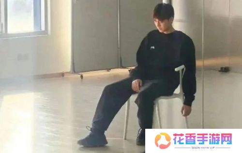 封杀2年，李易峰高调复出引热议，竟还要开世界巡回演唱会