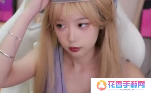 呆妹儿表示自己想去泰国旅游，艾琳直言：我很担心她，天天劝别去