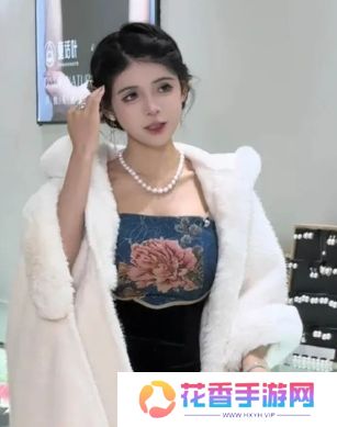 狗头萝莉为珍珠店拍宣传视频，亲自盛装上阵获好评，网友：越来越好了