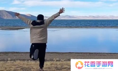 放弃LOL转型旅游博主，2年涨粉1500万，蓝战非活成了大家羡慕的样子