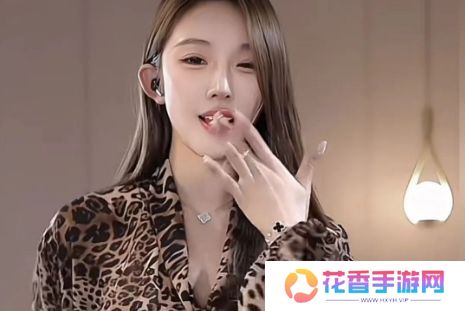 女主播穿豹纹衣自导自演，称自己这么美没有大哥来，网友：快醒醒吧