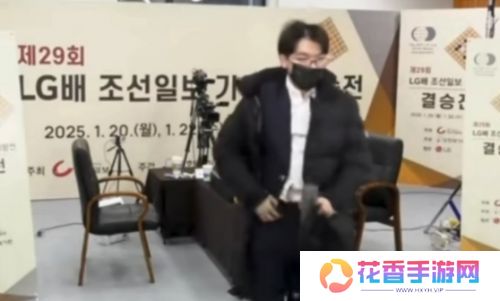 棋手柯洁遭遇裁判不公对待，怒而退赛抗议，对手直接0负1胜夺冠