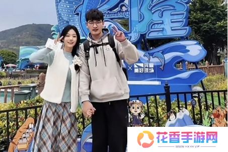 男摄影师爱上小10岁女友，女方如今成网红，男方发文称不会后悔