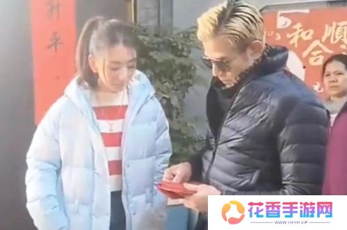 郭富城回安徽老家拜年好欢乐，放烟花又发红包，接地气形象获好评