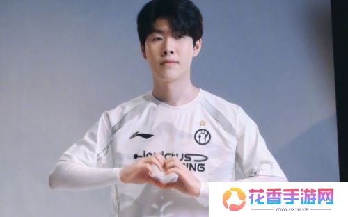 姿态提问DeepSeek谁是世界第一上单,AI结果显示:TheShy名列第一