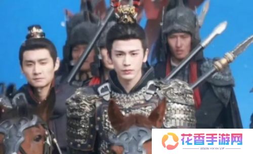 《逐玉》未播先火，张凌赫解锁发冠新造型，和田曦薇同框太般配