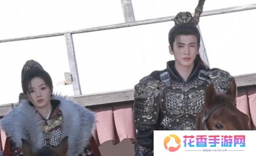 《逐玉》未播先火，张凌赫解锁发冠新造型，和田曦薇同框太般配