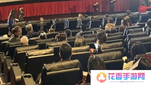 《哪吒2》海外上映,首映人气颇高,观众纷纷支持,还有人哭花眼妆