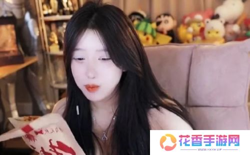 美女主播泰国旅游开直播，刚出镜就被超管封了，网友：胆子太大了