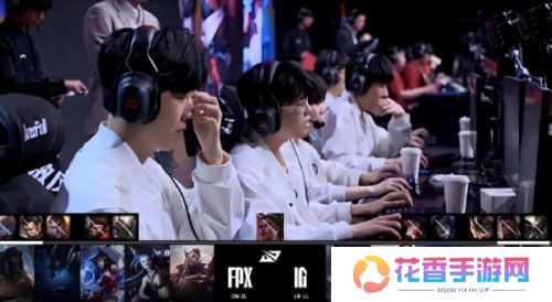 LPL冠军AD失恋心不在焉,打比赛频频出现低级失误,网友:赶紧换人