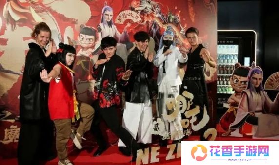 《哪吒2》破百亿海报出炉,登上时代广场大屏,正式出征海外市场