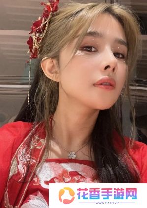 美女主播直播间展示演技,哭诉自己儿时遭遇,称穷怕了希望大家打赏