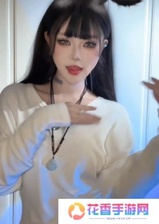 美女网红自曝躺一天就能赚钱，日收金额引热议，网友：一点不羡慕