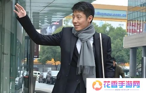 撒贝宁与王鸥现身福州，众明星齐聚太热闹，现场吃地道美食直夸赞