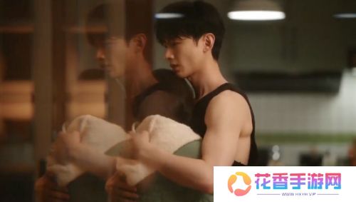 《难哄》温以凡假装梦游，再次抱住了桑延，两人这才知晓对方心意