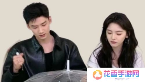 白敬亭新剧宣传直播太尴尬，全程不搭理章若楠，剧组都在看他眼色