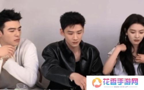 白敬亭新剧宣传直播太尴尬，全程不搭理章若楠，剧组都在看他眼色