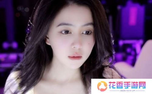 女主播遭榜一大哥提无理要求，当场拒绝后泪崩，称自己是有底线的