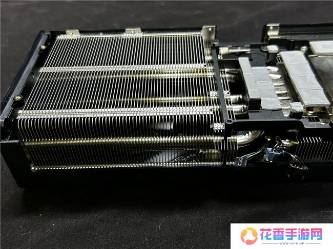炫酷来袭，耕升 GeForce RTX 5070 Ti 炫光·超 OC带来超高性能