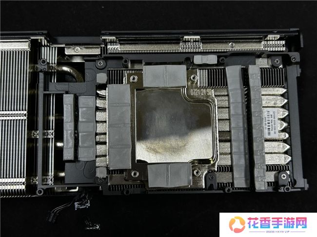 炫酷来袭，耕升 GeForce RTX 5070 Ti 炫光·超 OC带来超高性能