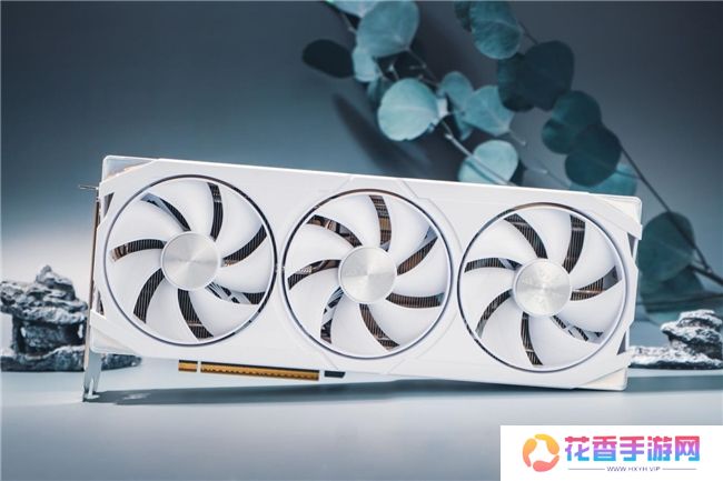 开启DLSS 4 步入4K游戏新门槛，耕升 GeForce RTX 5070 踏雪 OC 灵动来袭！