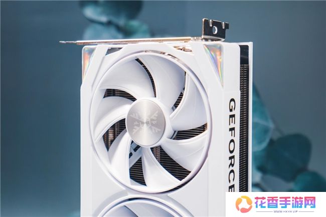开启DLSS 4 步入4K游戏新门槛，耕升 GeForce RTX 5070 踏雪 OC 灵动来袭！