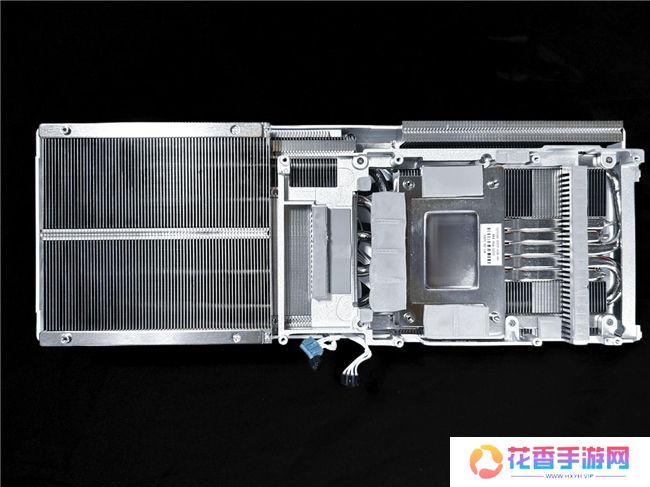 开启DLSS 4 步入4K游戏新门槛，耕升 GeForce RTX 5070 踏雪 OC 灵动来袭！