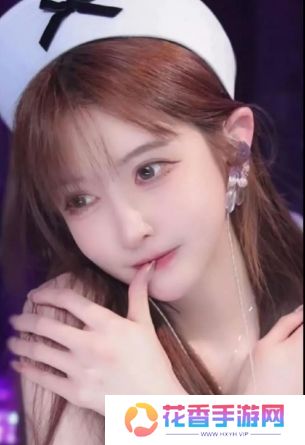 初代二次元主播复归直播,称当主播更适合自己,网友:没钱想我们了