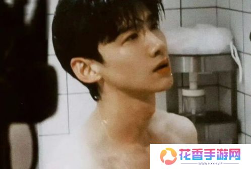 《难哄》桑延好身材藏不住，八块腹肌太吸睛，难怪温以凡能两情相悦