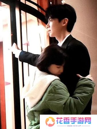 《难哄》桑延好身材藏不住，八块腹肌太吸睛，难怪温以凡能两情相悦