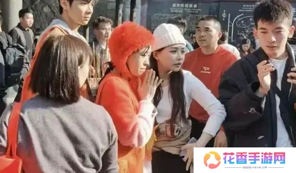 小杨哥徒弟小黄被曝赔不起天价违约金，吃药被抢救，本人回应来了