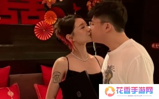 Uzi深夜哭穷要停播，身价过亿住汤臣一品，网友：我都不配心疼他