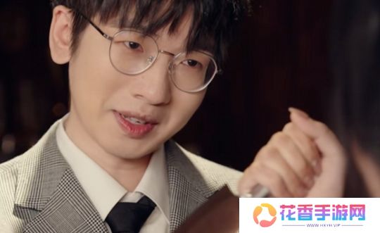 LPL解说和美女演员拍短剧，被网友质疑是否要转行，本人：拍着玩而已