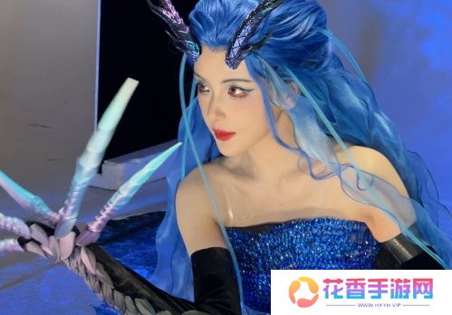 LPL女主持Rita扮演龙王敖闰,妆造还原太吸睛,想和她做个交易吗?