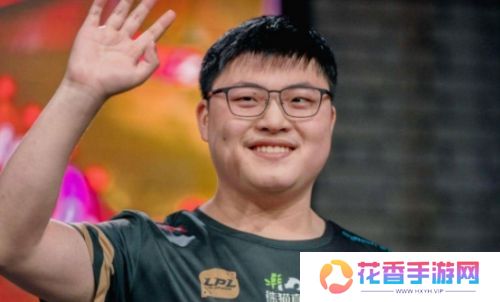 Uzi在直播间哭穷，不料家底被曝光，有网友用Deepseek估算出其资产