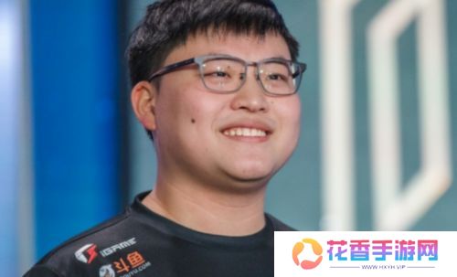 Uzi在直播间哭穷，不料家底被曝光，有网友用Deepseek估算出其资产