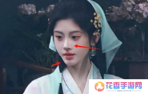 鞠婧祎又变脸,新剧照路人图曝光,锥子鼻尖下巴,网友:太夸张了